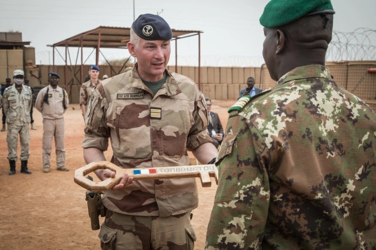 French Colonel hands over control of Camp Barkhane to Malian counterpart during ceremony. Photo courtesy of AFP.