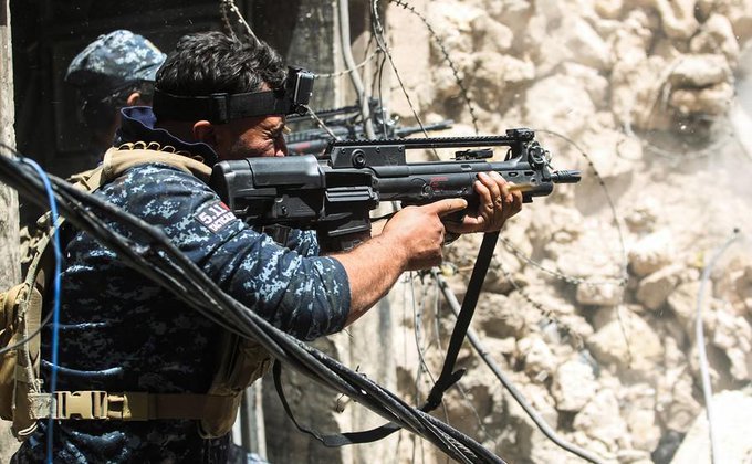 Iraqi police officer fires VHS-2 bullpup assault rifle during combat against IS in Iraq. Photo courtesy of historicalfirearms.info.